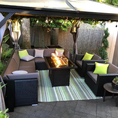 Cozy And Modern 3 Bedroom In Central Location! Victoria Exteriör bild