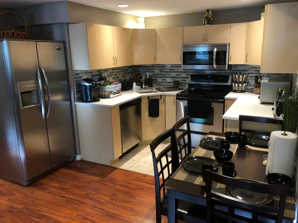 Cozy And Modern 3 Bedroom In Central Location! Victoria Exteriör bild