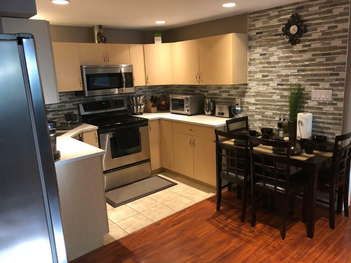 Cozy And Modern 3 Bedroom In Central Location! Victoria Exteriör bild