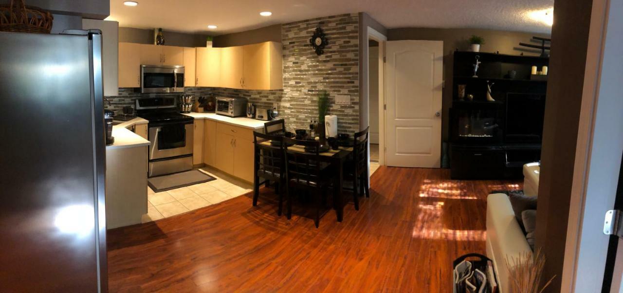Cozy And Modern 3 Bedroom In Central Location! Victoria Exteriör bild
